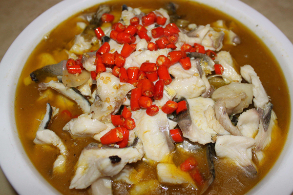 阿強家的酸菜魚你一定吃過，但你知不知道她為何只選路邊開店？