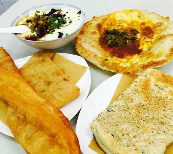 把豆?jié){油條做成夜宵，外賣月銷破百萬，他已經(jīng)做了7年的網(wǎng)紅